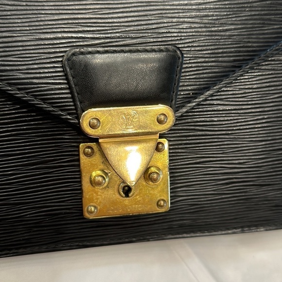 authentic Preloved Louis Vuitton EPI BIFACE clutch bag M10994 with many callouts - Picture 3 of 16